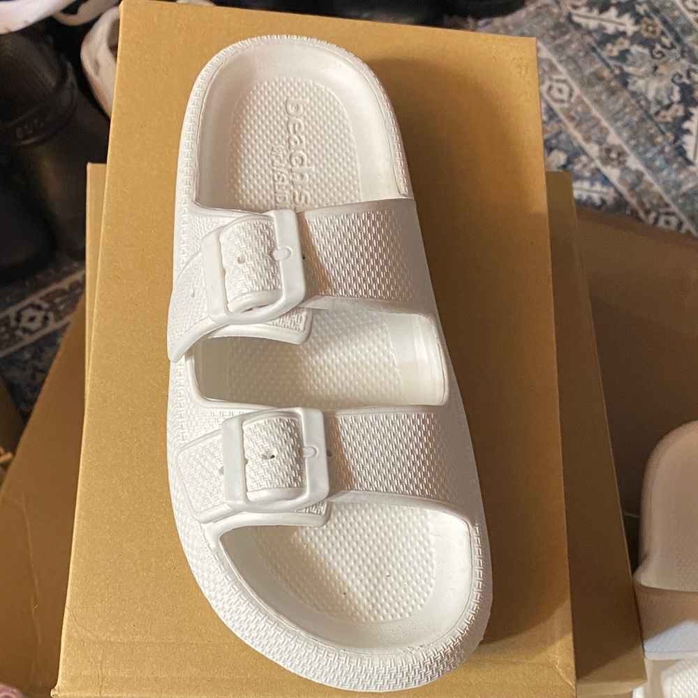 J/SLIDES White Women's Sandals